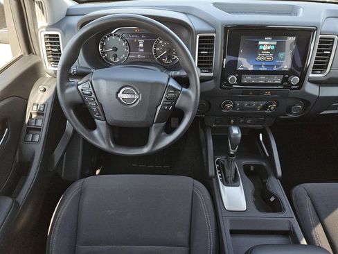 Used 2022 Nissan Frontier SV w/ Technology Package image 10