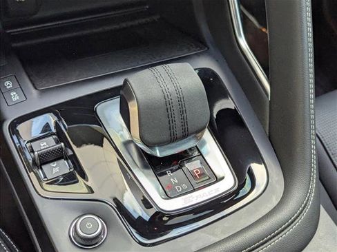 Certified 2024 Jaguar E-PACE R-Dynamic SE AWD/4WD image 12