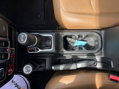Used 2022 Jeep Wrangler Unlimited Rubicon w/ LED Lighting Group AWD/4WD image 39