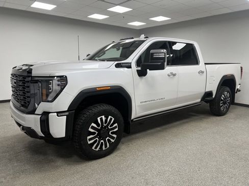 Used 2024 GMC Sierra 3500 Denali Ultimate image 5
