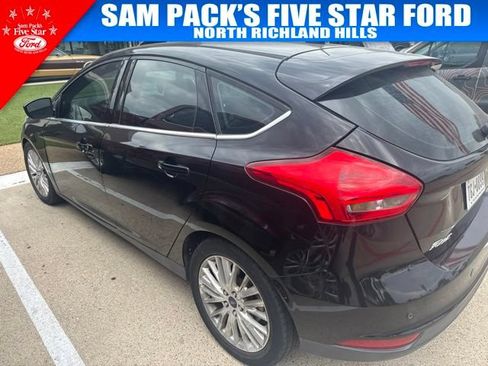 Used 2018 Ford Focus Titanium w/ Titanium Technology Package FWD image 7