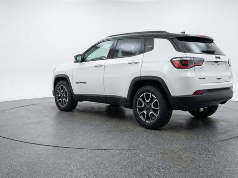Used 2025 Jeep Compass Trailhawk image 6