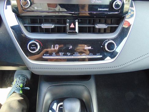 Used 2022 Toyota Corolla SE image 23