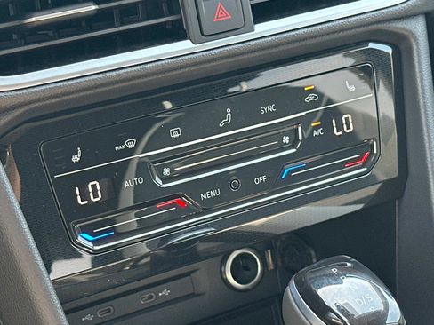 New 2025 Volkswagen Taos SE image 28