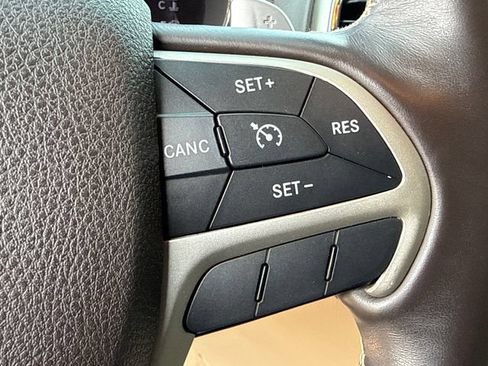 Used 2016 Jeep Grand Cherokee Overland RWD image 26
