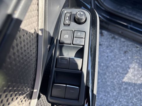 Used 2021 Toyota C-HR Limited image 34