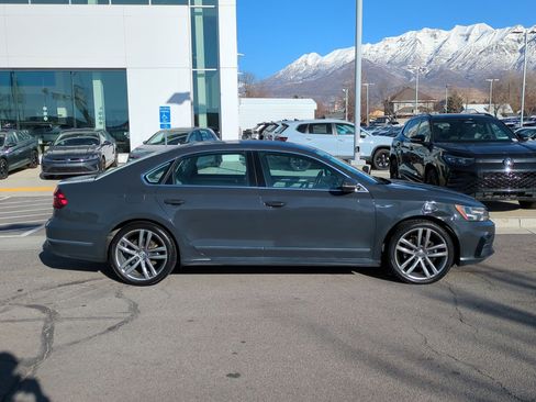 Used 2017 Volkswagen Passat 1.8T R-Line image 2