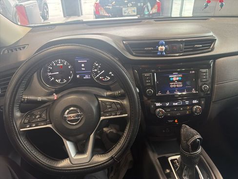 Used 2020 Nissan Rogue SV FWD image 8