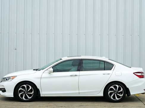 Used 2017 Honda Accord EX-L image 46