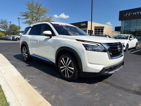 Used 2024 Nissan Pathfinder Platinum w/ Cargo Package AWD/4WD image 2
