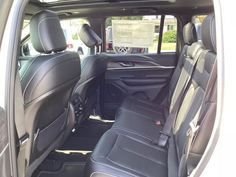 New 2025 Jeep Grand Cherokee Limited image 22