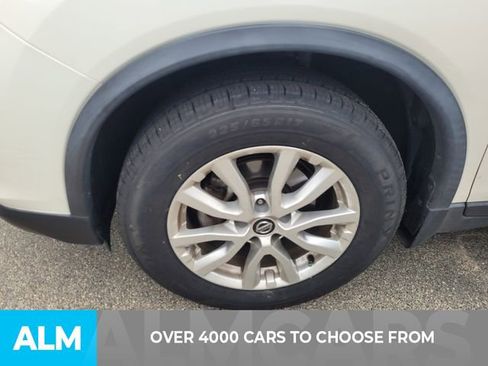 Used 2020 Nissan Rogue SV image 3