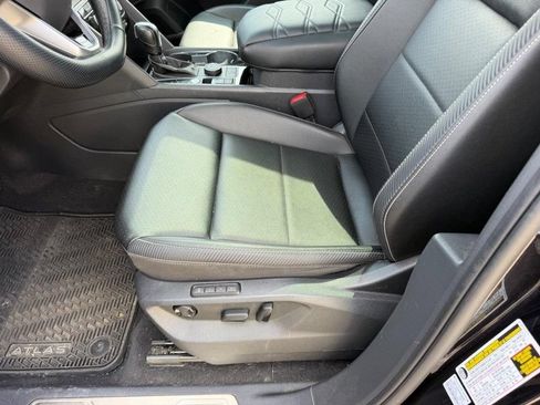 Used 2023 Volkswagen Atlas Cross Sport SEL R-Line AWD/4WD image 19
