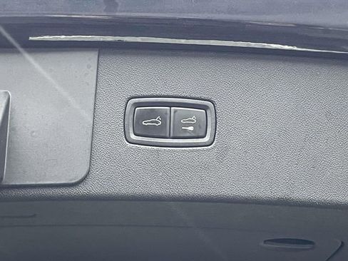 Used 2023 Porsche Cayenne Platinum Edition image 11