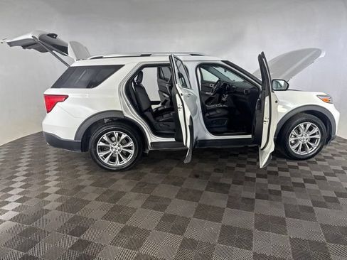 Used 2021 Ford Explorer Limited w/ Equipment Group 301A AWD/4WD image 14