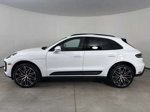 Certified 2026 Porsche Macan AWD/4WD image 2