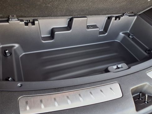 Used 2024 Buick Enclave Essence image 28