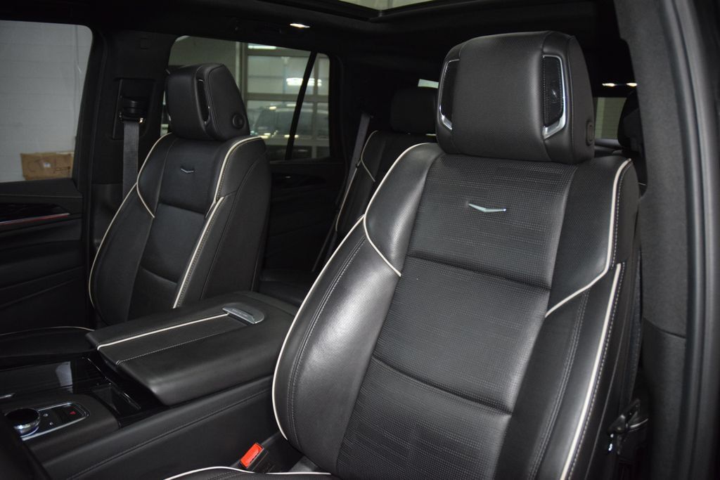 Used 2024 Cadillac Escalade Sport w/ Touring Package AWD/4WD image 44