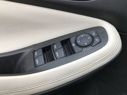 Used 2023 Buick Encore GX Preferred w/ Cold Weather Comfort Package FWD image 12