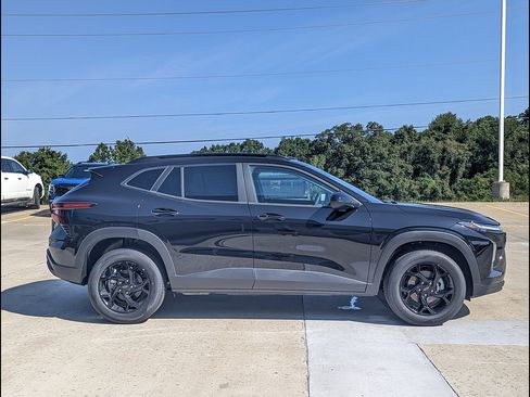 New 2026 Chevrolet Trax LT w/ Driver Confidence Package FWD image 6