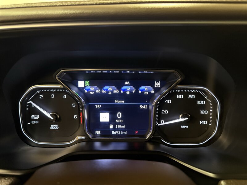 Used 2021 GMC Yukon Denali w/ Denali Premium Package AWD/4WD image 24