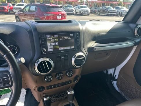 Used 2017 Jeep Wrangler Sahara w/ Connectivity Group AWD/4WD image 13