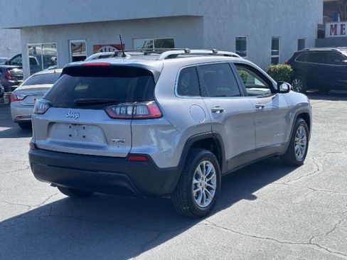 Used 2021 Jeep Cherokee Latitude Plus FWD image 3