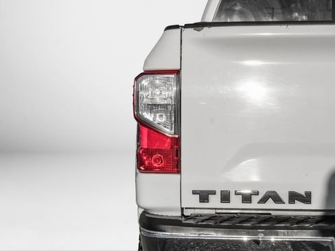 Used 2017 Nissan Titan SV image 45