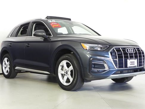 Used 2023 Audi Q5 2.0T Premium w/ Convenience Package image 4