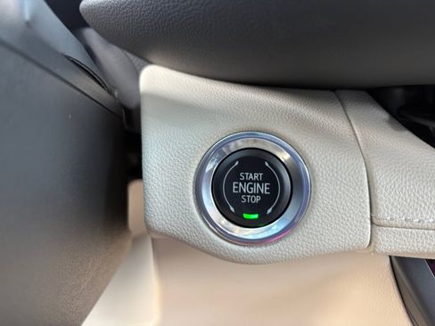 Used 2022 Buick Envision Essence w/ Technology Package I FWD image 20