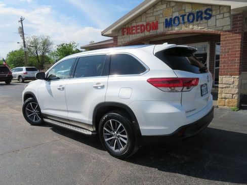 Used 2019 Toyota Highlander XLE image 7