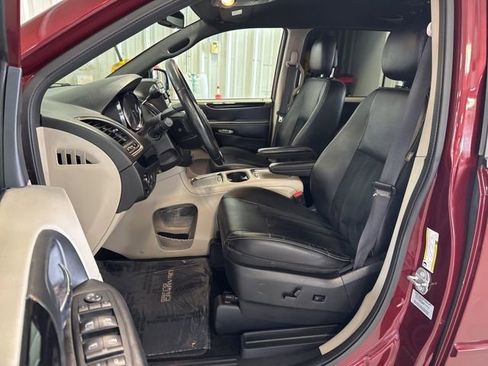 Used 2017 Dodge Grand Caravan SXT FWD image 32