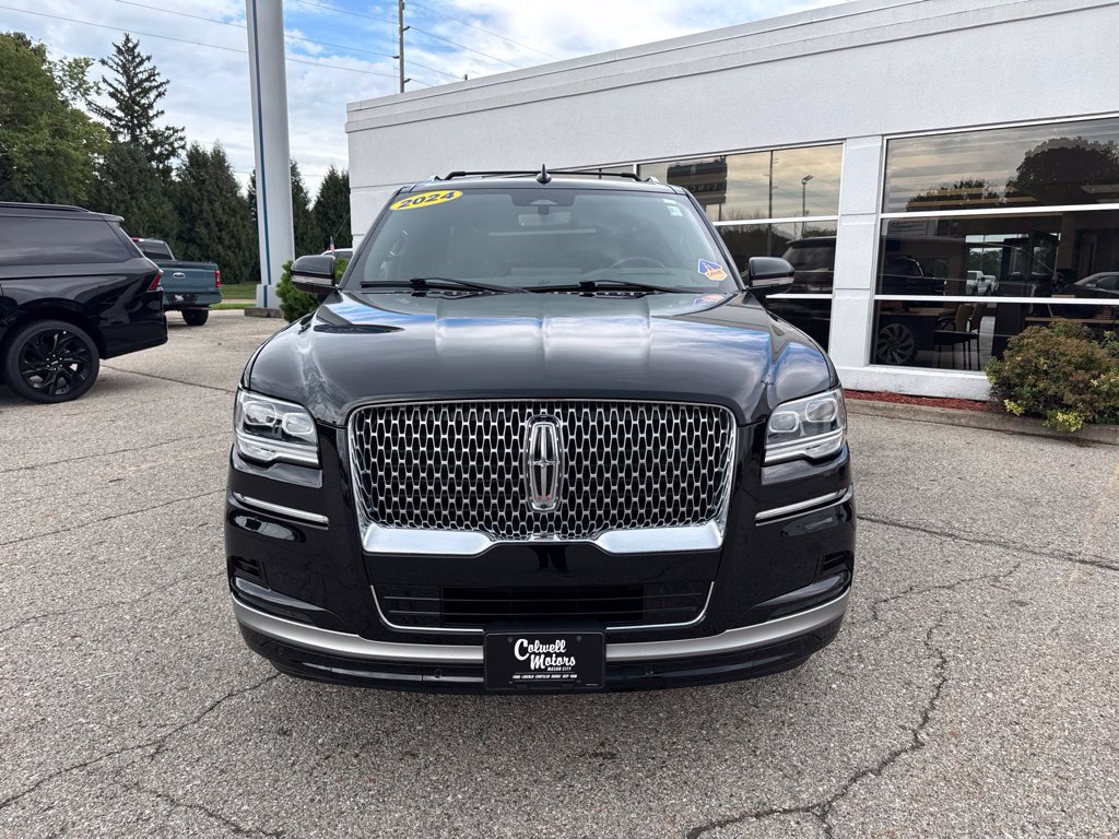 Used 2024 Lincoln Navigator L Reserve AWD/4WD image 8