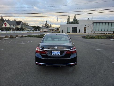 Used 2017 Honda Accord EX image 5