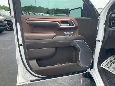 Used 2023 GMC Sierra 1500 Denali w/ Denali Reserve Package AWD/4WD image 17