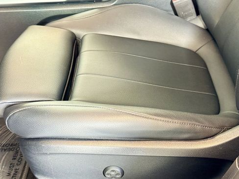 Used 2022 Mercedes-Benz GLB 250 4MATIC image 18