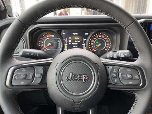 New 2026 Jeep Wrangler Unlimited Rubicon w/ Xtreme 35 Tire Package AWD/4WD image 32