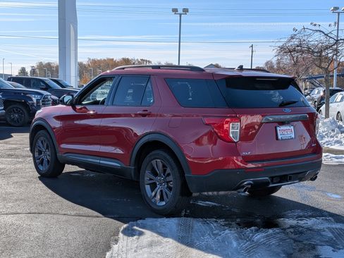 Used 2024 Ford Explorer XLT w/ Equipment Group 202A image 6
