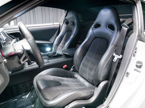 Used 2015 Nissan GT-R Premium AWD/4WD image 45