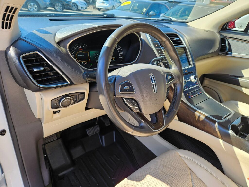 Used 2017 Lincoln MKX Reserve w/ Lincoln MKX Climate Package FWD image 17