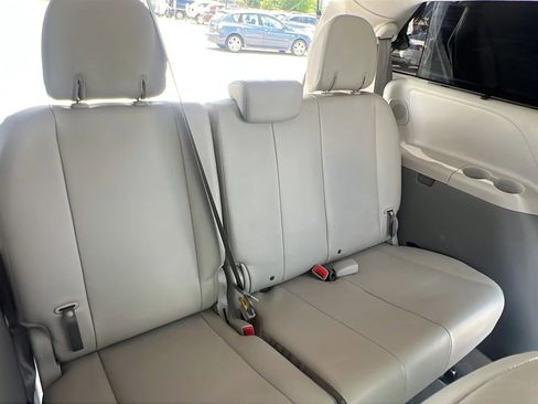 Used 2013 Toyota Sienna XLE w/ Premium Pkg FWD image 25