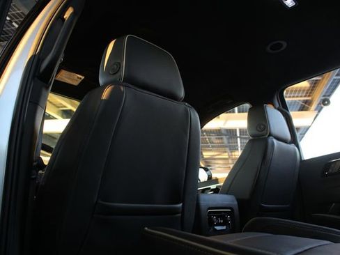 Used 2025 Chevrolet Suburban Premier image 30