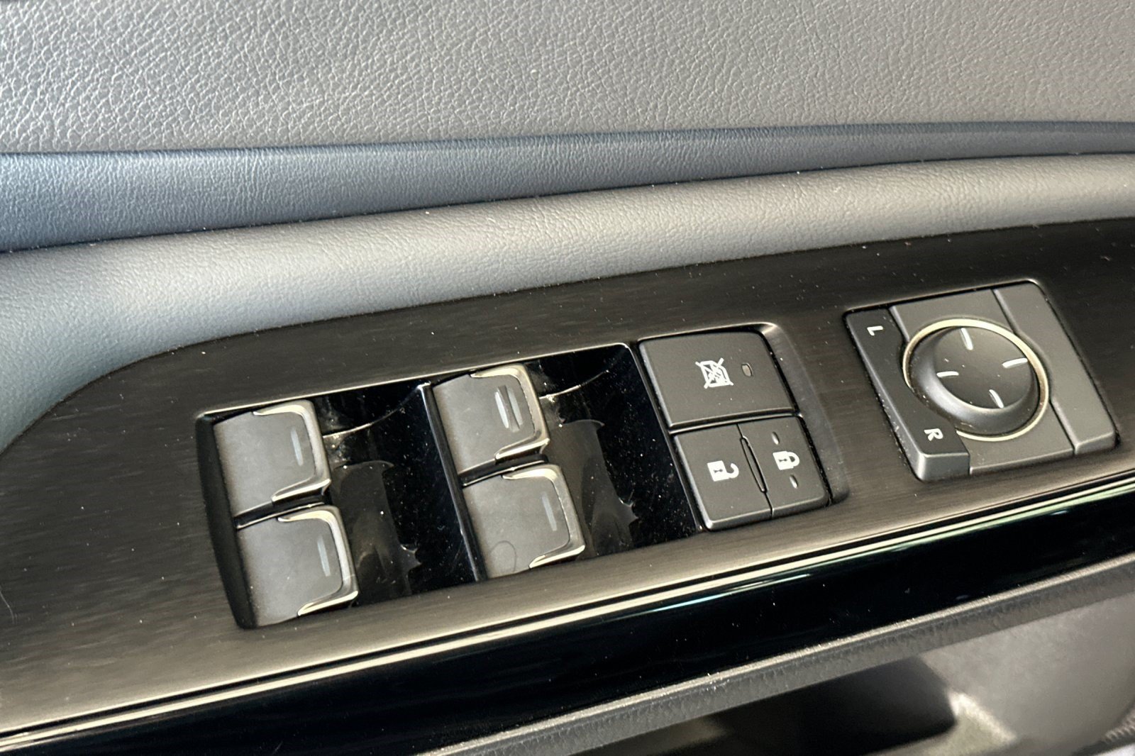 Used 2024 Lexus ES 350 w/ Accessory Package (Z1) FWD image 13