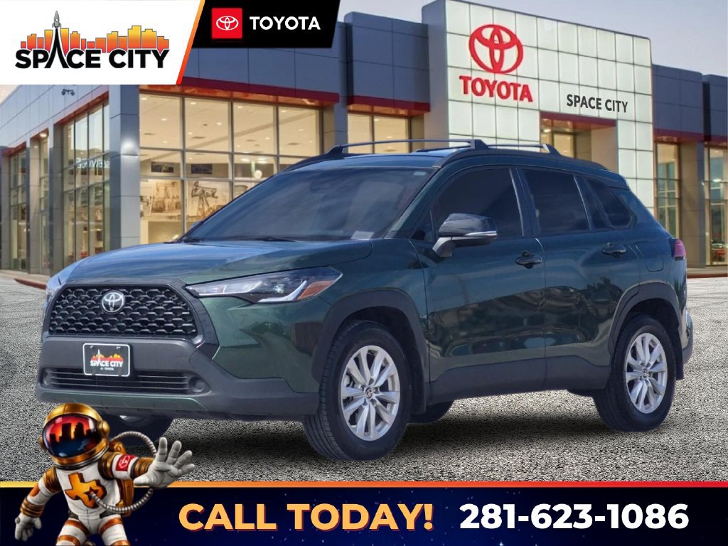 Certified 2025 Toyota Corolla Cross LE FWD image 1