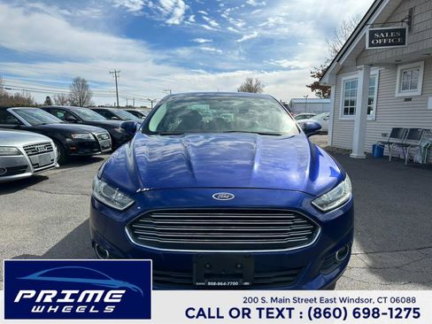 Used 2013 Ford Fusion SE image 2