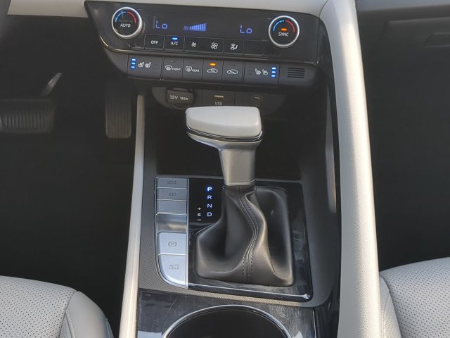 Used 2025 Hyundai Elantra Limited FWD image 17