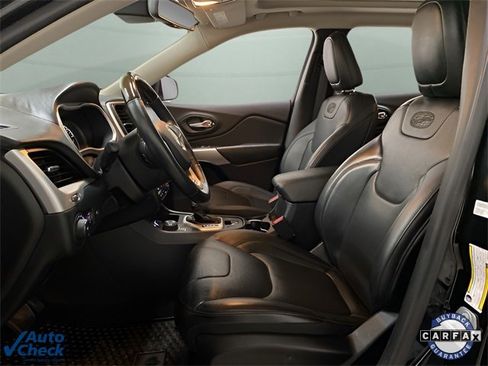 Used 2017 Jeep Cherokee Overland w/ Technology Group image 59