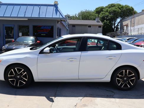Used 2017 Volvo S60 T5 Dynamic FWD image 4