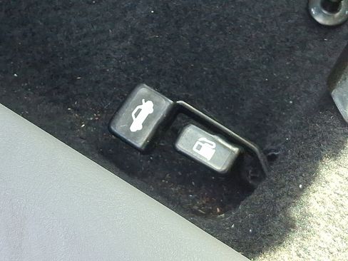 Used 2013 Toyota Corolla LE image 25