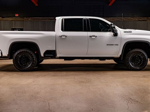 Used 2020 Chevrolet Silverado 2500 High Country w/ Z71 Off-Road Package image 10